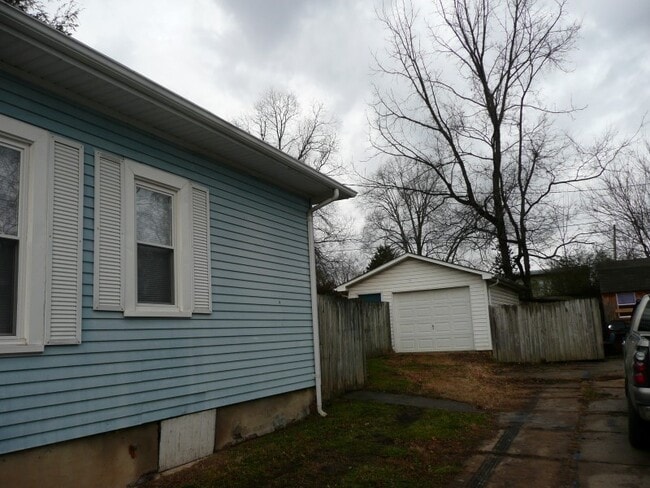 Building Photo - 324 Highland Ave