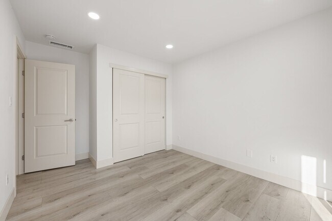 Building Photo - "Spacious 3-Bed Condo with 2 Baths in Citr...