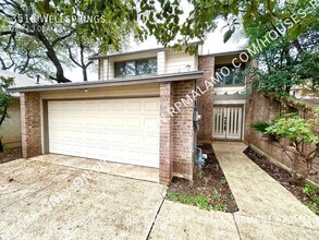 Building Photo - MUST SEE!! Tri-Level 2 Bedroom / 3 Bath Ho...