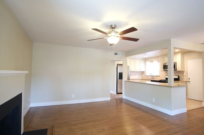 Building Photo - Charming 3-bedroom, 1-bathroom in Sacramento.
