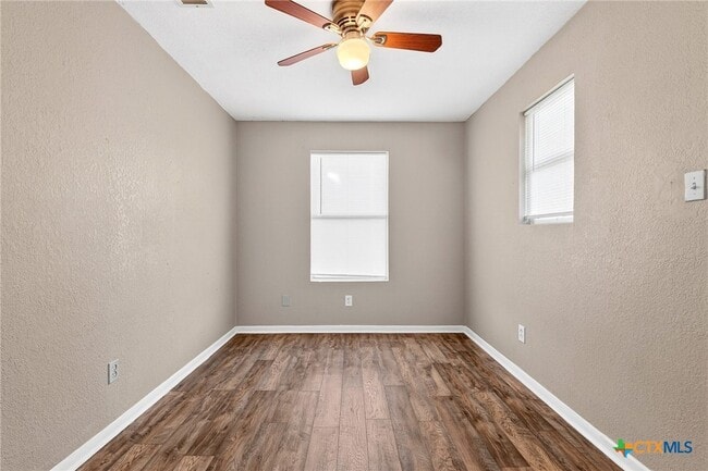 Building Photo - 905 Parmer Ave