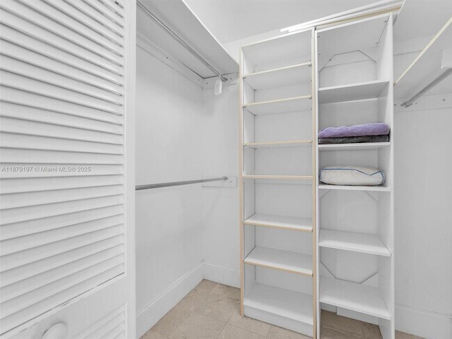 Building Photo - 2501 Brickell Ave