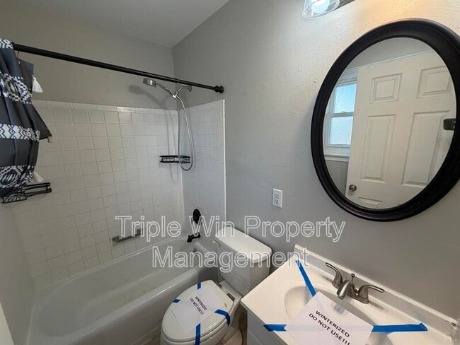 Building Photo - 5243 Ville Maria Ln