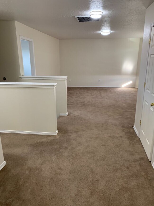 Building Photo - Newer home in the Sawtooth Lakes Neighborh...