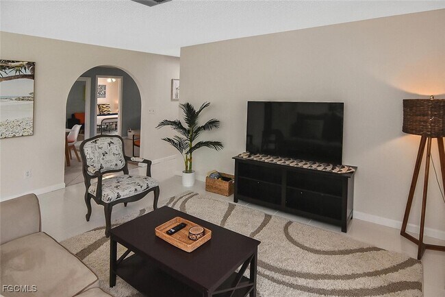 Building Photo - 138 SE 30th St