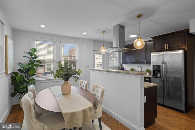 Building Photo - 521 Quintana Pl NW