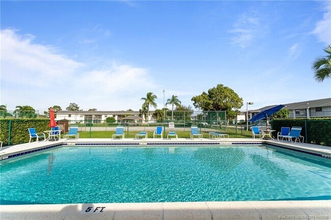 Building Photo - 1210 SE Parkview Pl