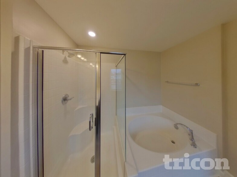 Building Photo - 1138 Bergenfield Ln