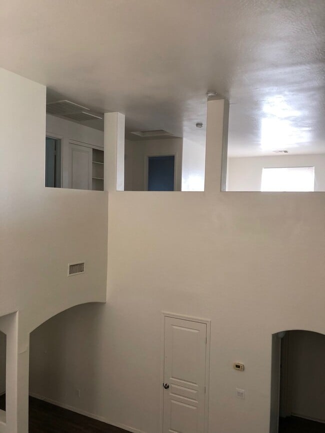 Building Photo - Massive 4 bedroom- 3 car garage- Large loft- Maricopa