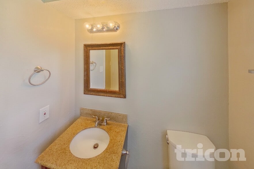 Building Photo - 300 Ripplewood Dr