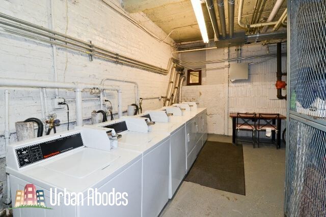 Building Photo - 1337 N Dearborn St