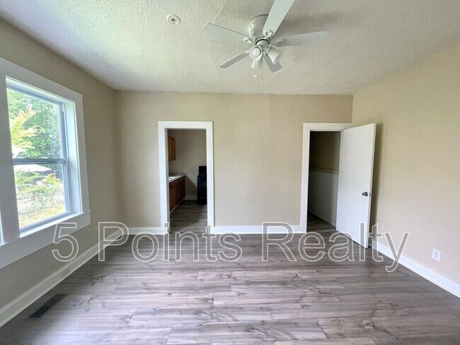 Building Photo - 203 Morrison St