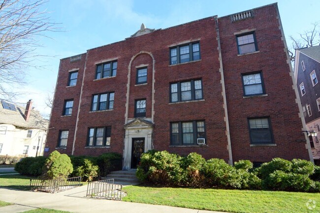 Building Photo - 1150 Maple Ave