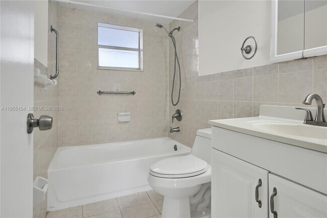 Building Photo - 4141 Nautilus Dr