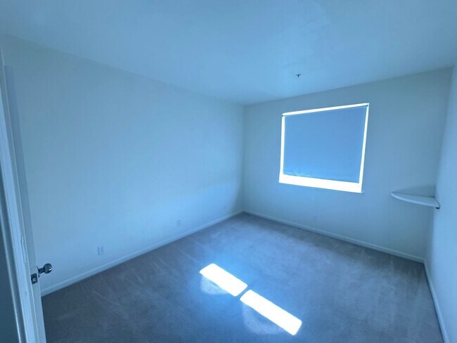 Building Photo - 6141 Ingleston Dr