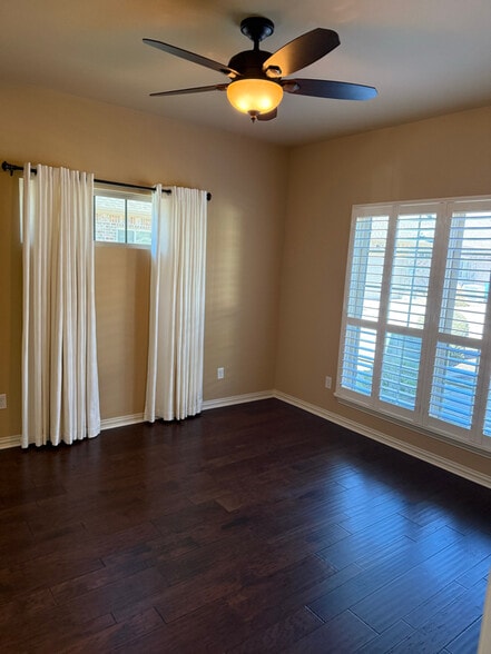 Building Photo - 5683 Hummingbird Ln