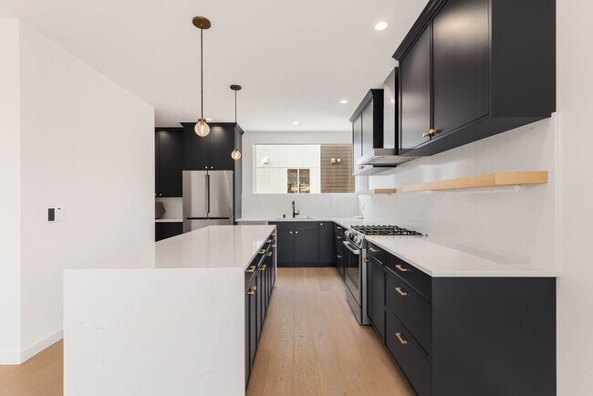 Building Photo - 2123 2nd Ave N