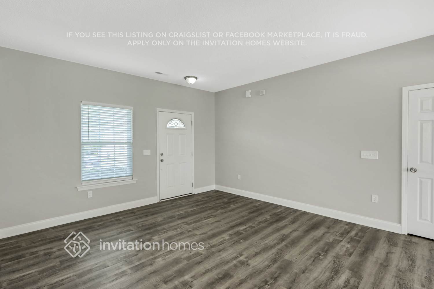 Building Photo - 13645 Coram Pl