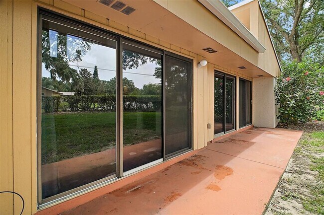 Building Photo - 1051 S Highland St