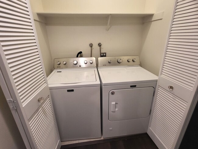Building Photo - NEW PRICE REDUCTION!!! Beautiful Condo: 3 ...