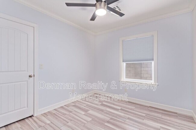 Building Photo - 1513 E Earll Dr