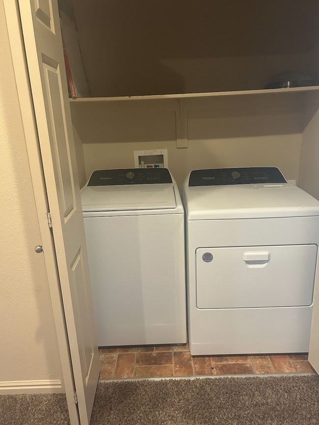 Building Photo - Modern Three Bedroom Townhouse