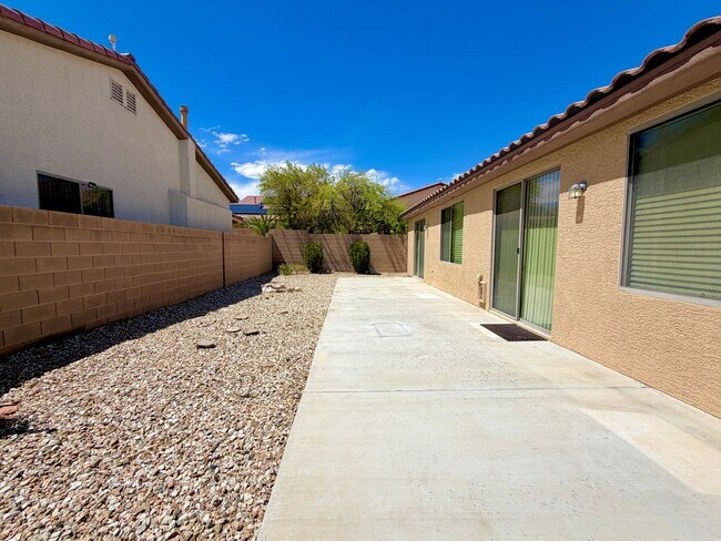 Building Photo - 7493 Longhorn Lodge Ave