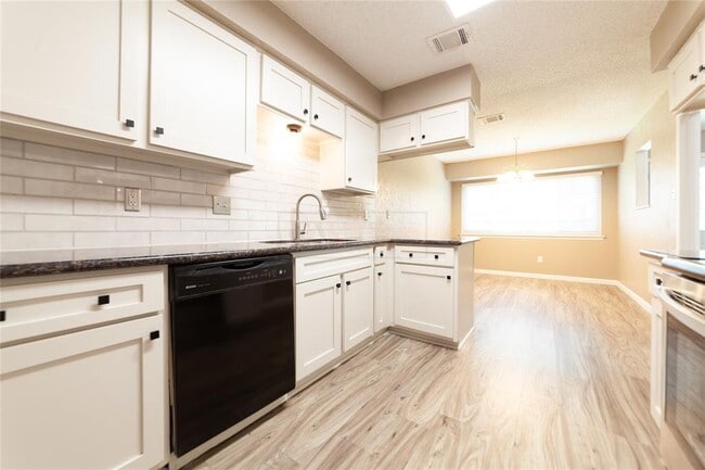Building Photo - 22403 Deville Dr