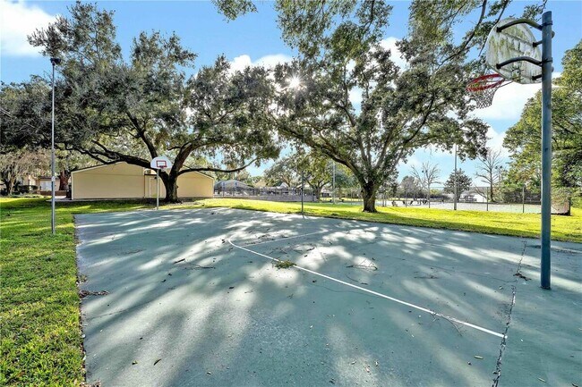 Building Photo - 641 Maple Oak Cir