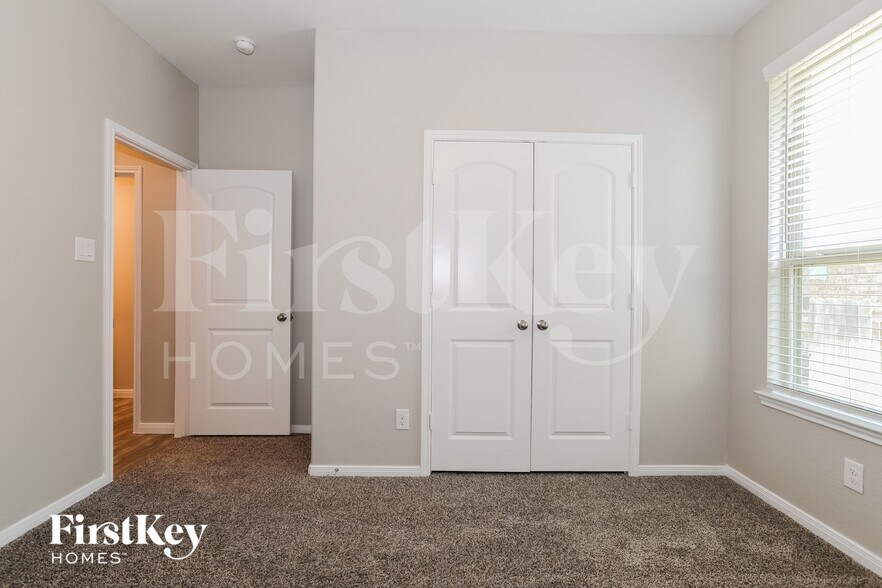 Building Photo - 14221 Rainier Peak Crossing