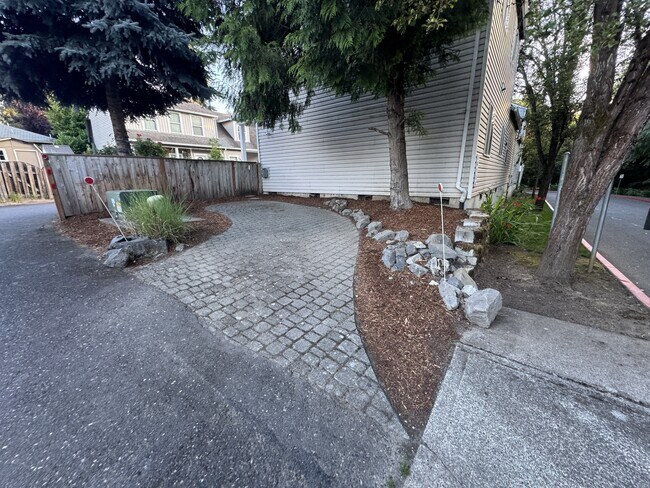 Building Photo - 18528 SW Mcclarey Dr