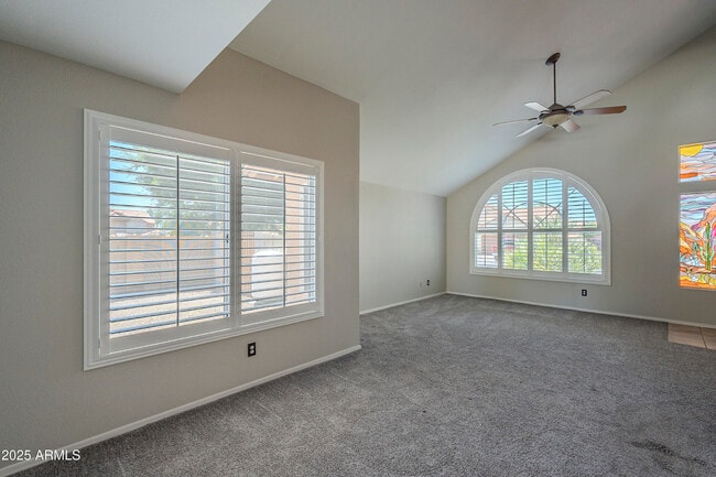 Building Photo - 2340 W Myrtle Dr
