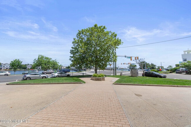 Building Photo - 400 Deal Lake Dr