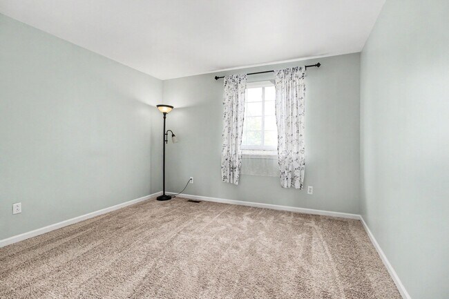 Building Photo - 7878 Greene Farm Dr
