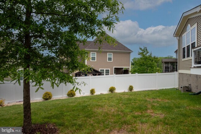 Building Photo - 547 Apricot St