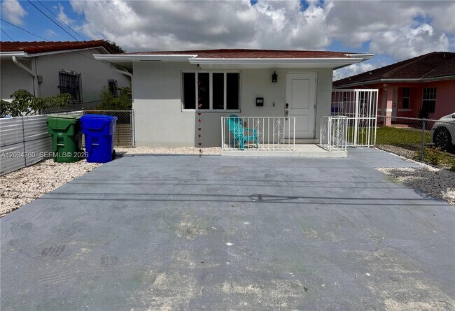 Building Photo - 1158 NW 34th Ave