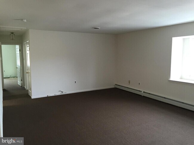 Building Photo - 809 N Bethlehem Pike