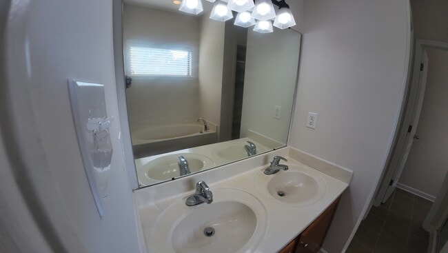 Building Photo - 135 Clear Springs Dr