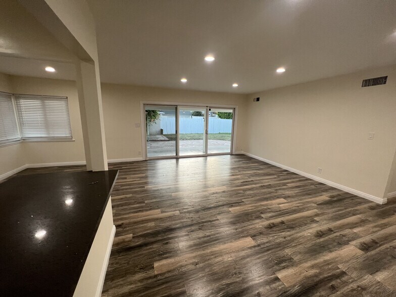 Building Photo - 9007 Monogram Ave