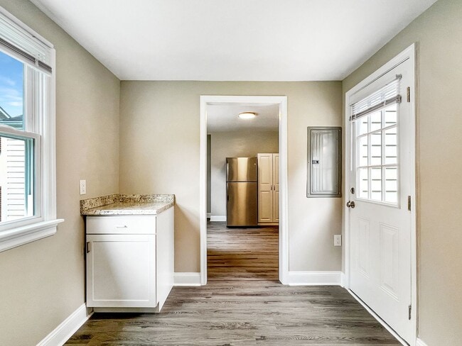 Building Photo - Fully Renovated 3-Bedroom Gem in West End ...