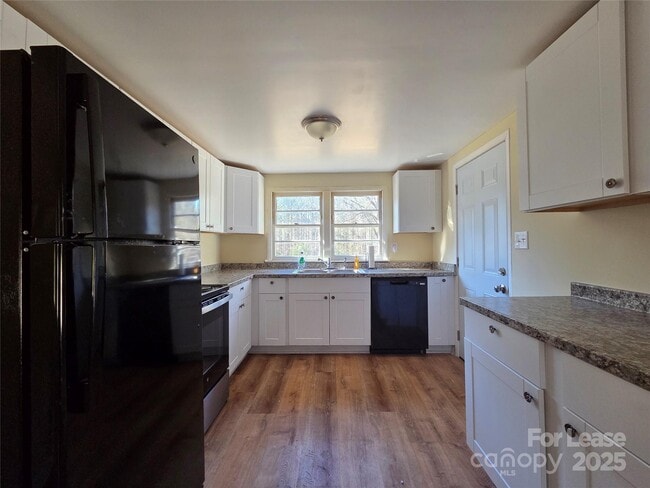 Building Photo - 8334 Oak Tree Rd