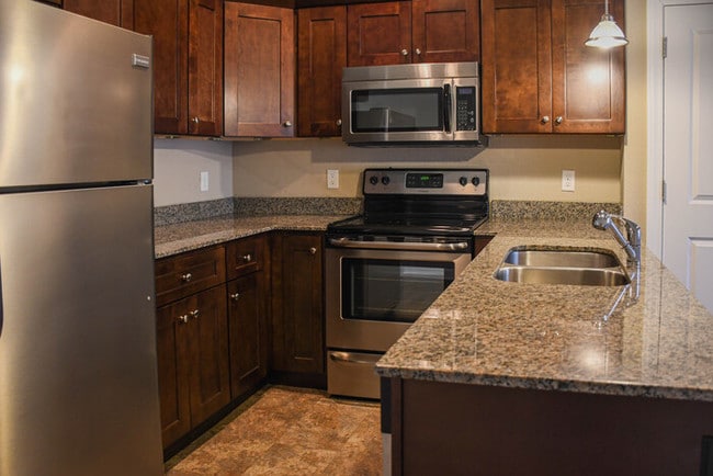 Building Photo - Gorgeous 2 Bed 2.5 Bath Home