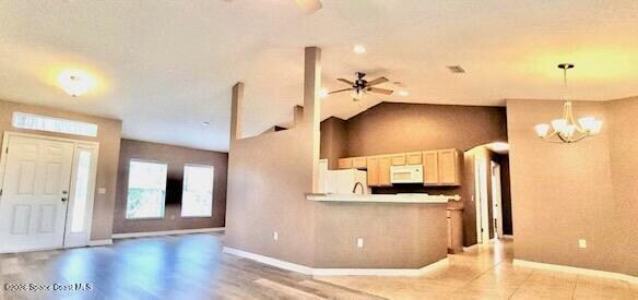 Building Photo - 2033 Gloria Cir