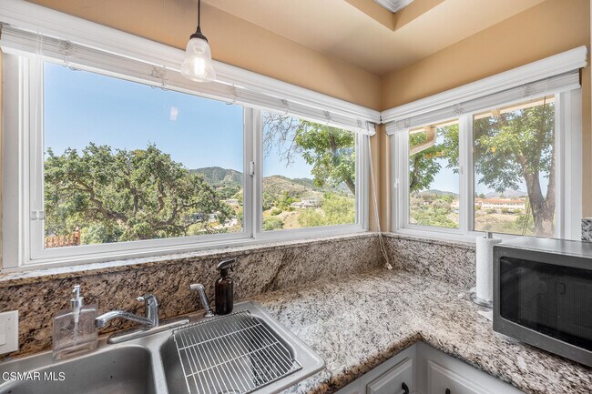 Building Photo - 167 Rimrock Rd