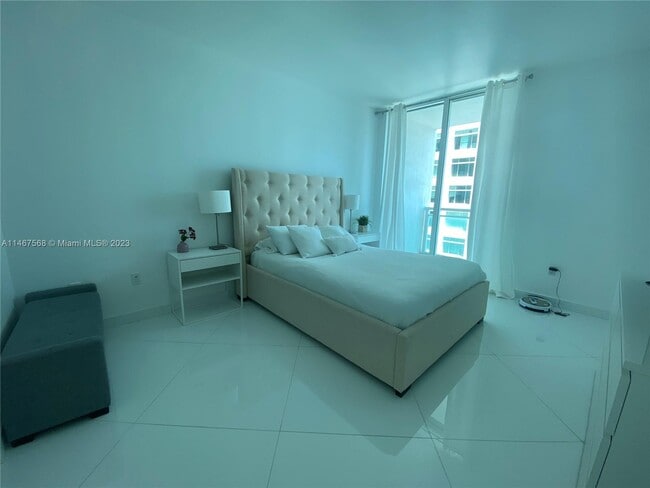 Building Photo - 950 Brickell Bay Dr