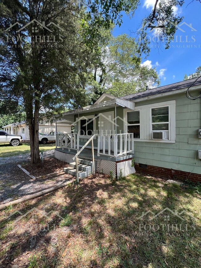 Building Photo - Affordable 3 Bedroom Home Near Hwy 28 with...