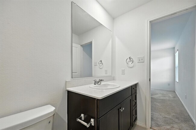Building Photo - 208 Rubylace Dr