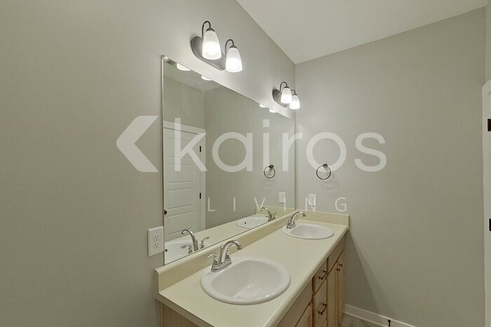 Building Photo - 151 Bates Ln