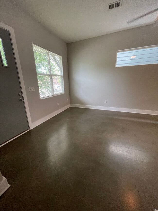Building Photo - Incredible 2 Bedroom 2.5 Bath Townhome wit...