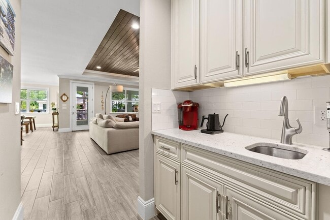 Building Photo - 106 Hibernate Way